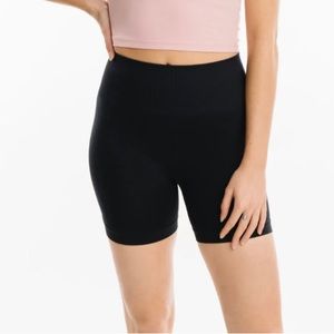 Zyia Active Black Seamless Hustle Shorts Size Small